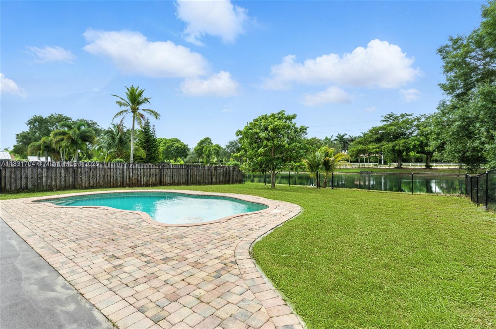 15074 SW 13th Pl, Sunrise, Florida image 2