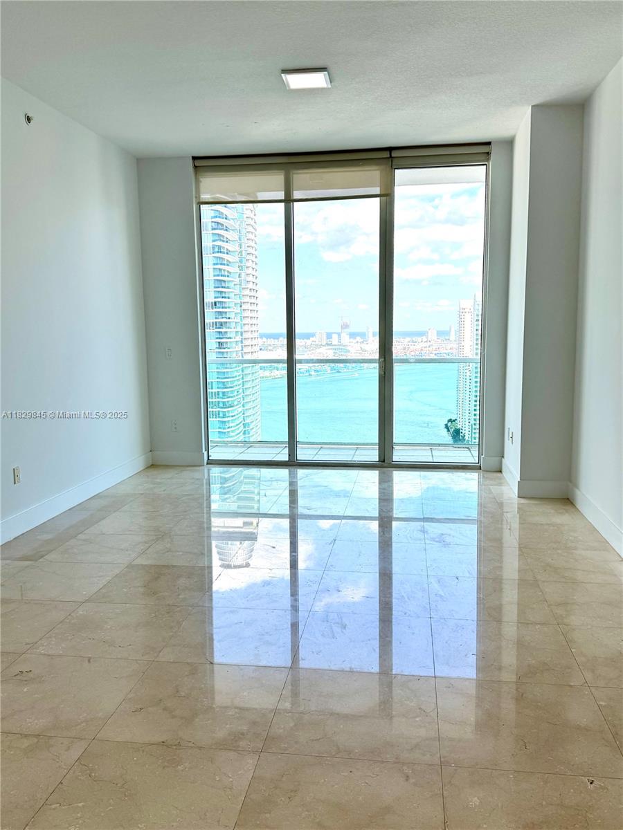 Apartamento para Alugar em Miami, FL
