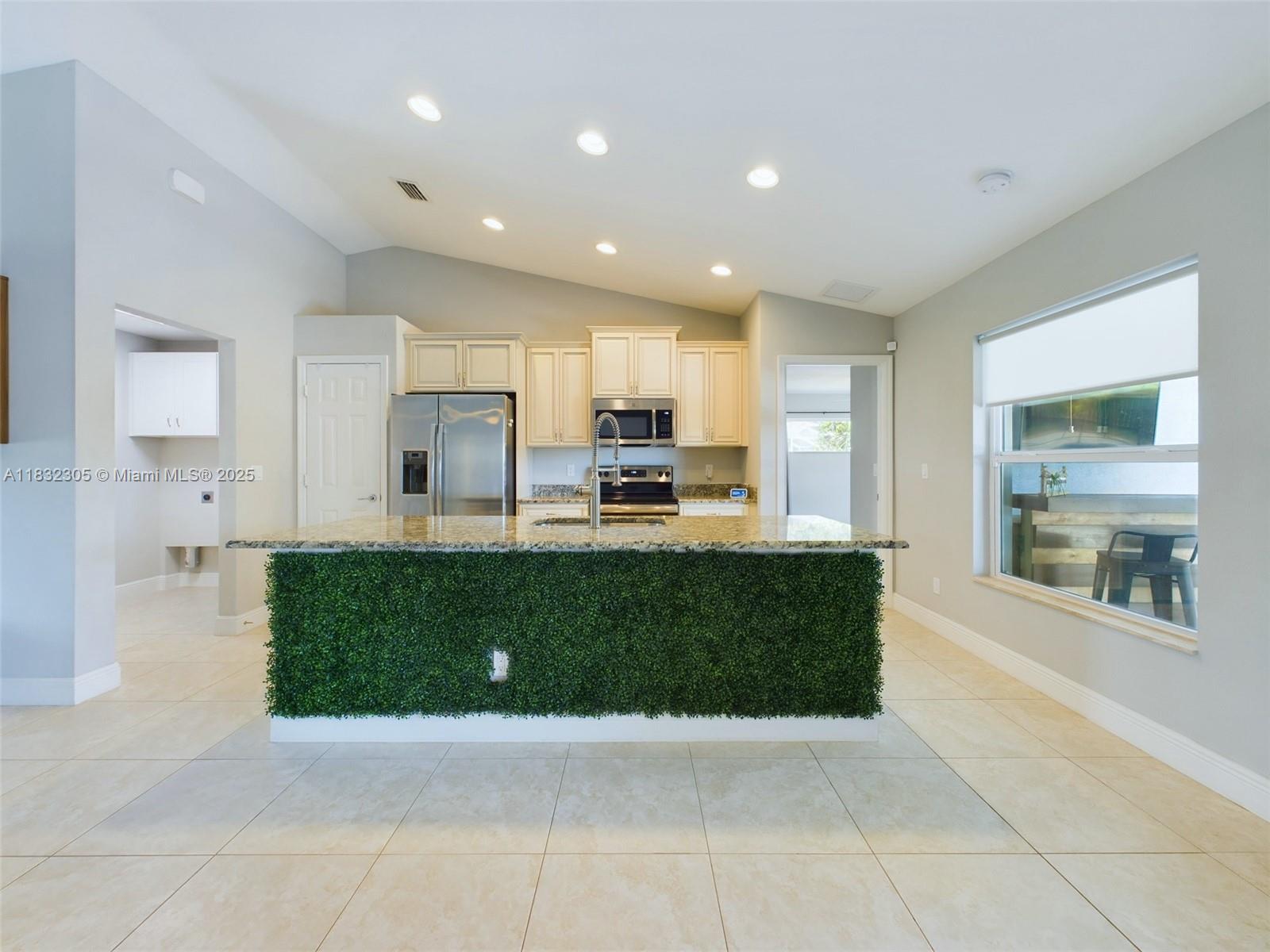 Property photo # 6