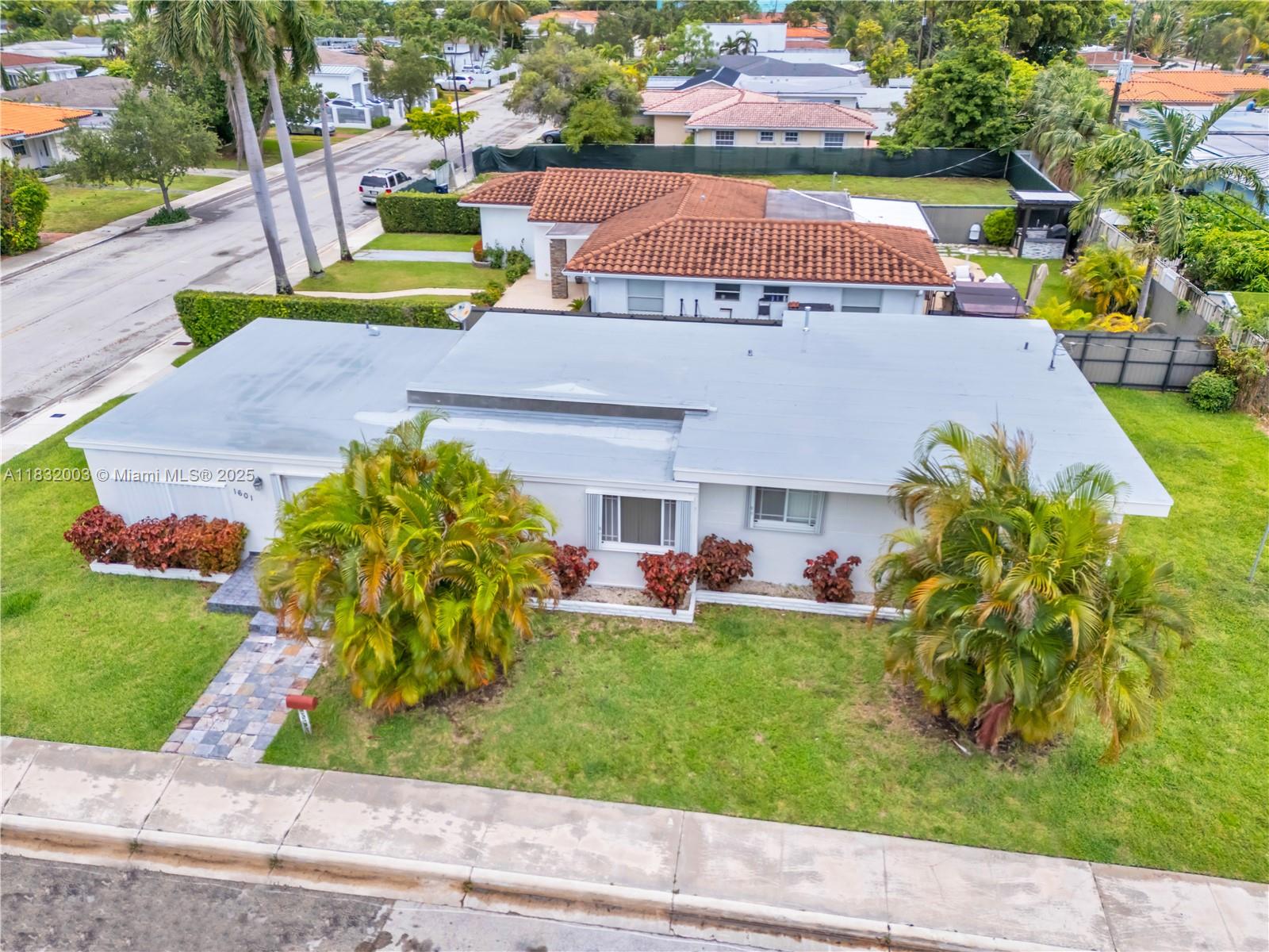 1601 S Treasure Dr, North Bay Village, Florida image 1