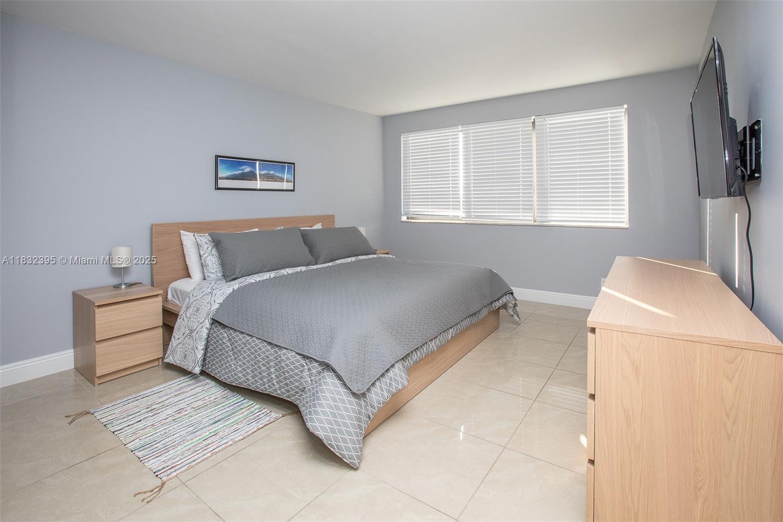 301 Golden Isles Dr #314, Hallandale Beach, Florida image 12