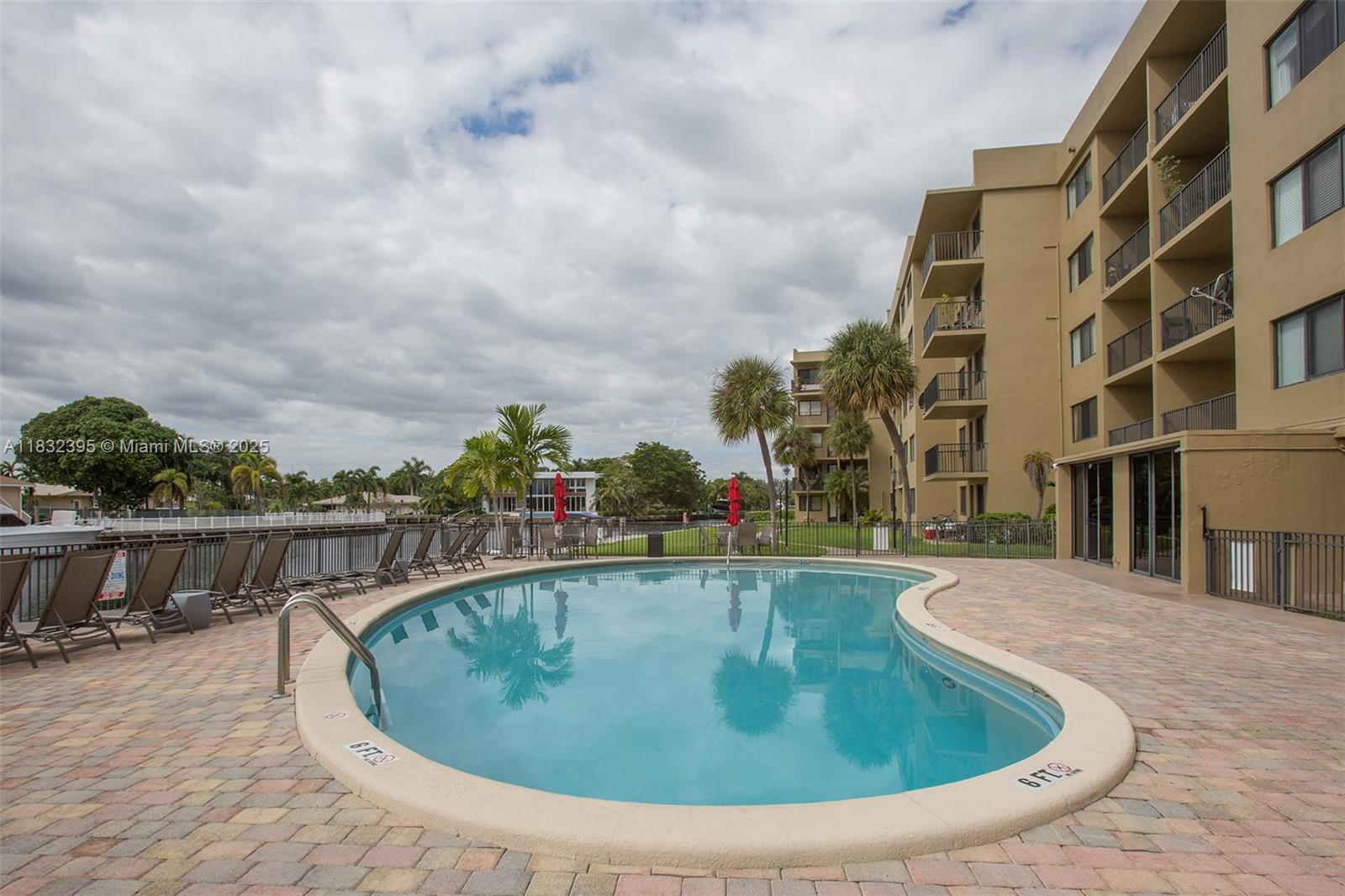 301 Golden Isles Dr #314, Hallandale Beach, Florida image 23