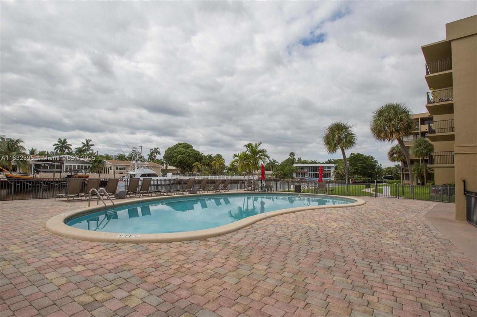 301 Golden Isles Dr #314, Hallandale Beach, Florida image 24