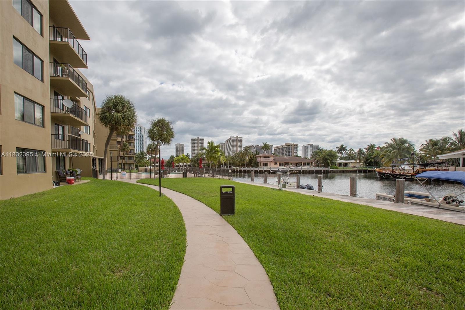 301 Golden Isles Dr #314, Hallandale Beach, Florida image 27