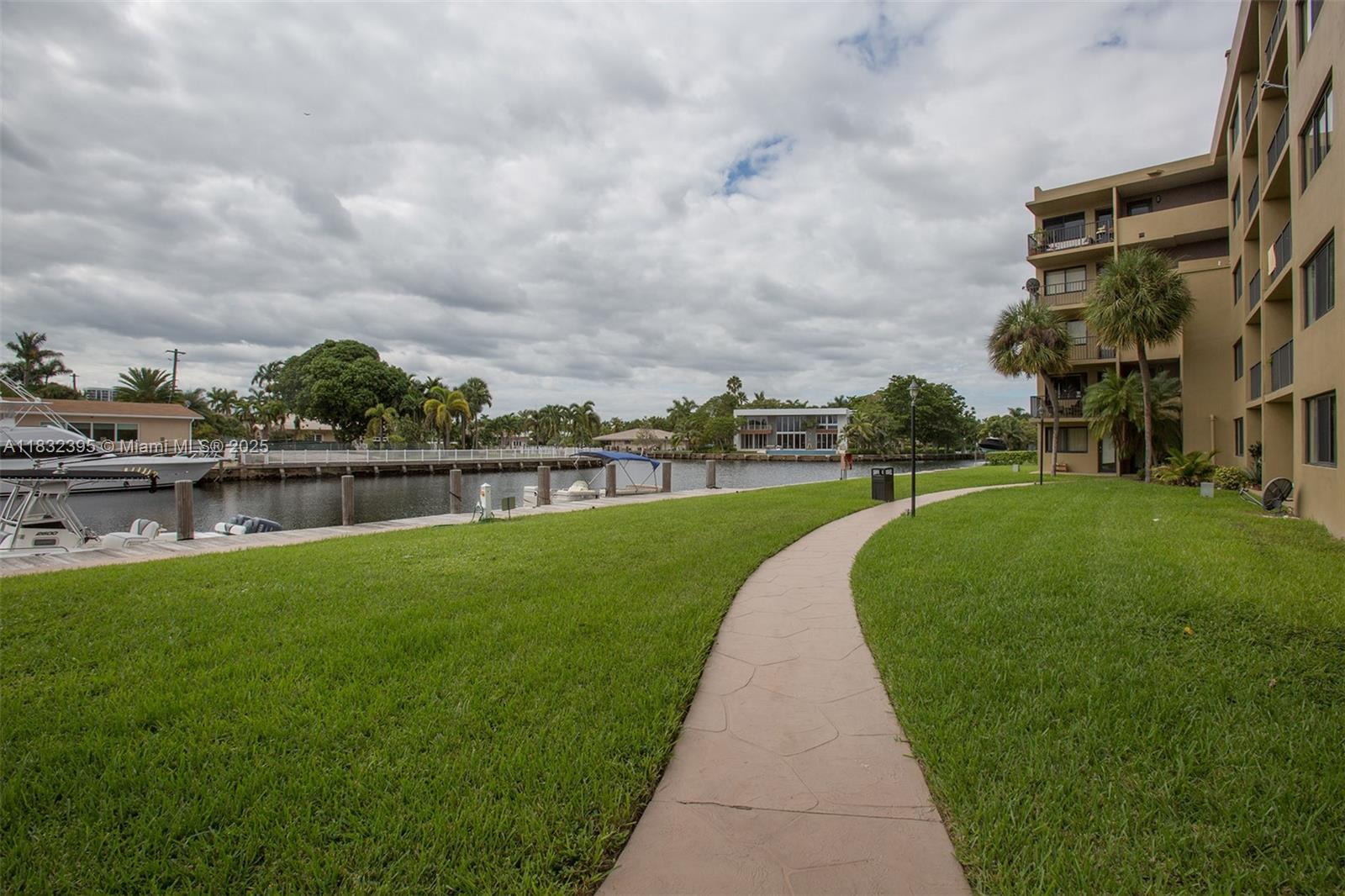 301 Golden Isles Dr #314, Hallandale Beach, Florida image 29