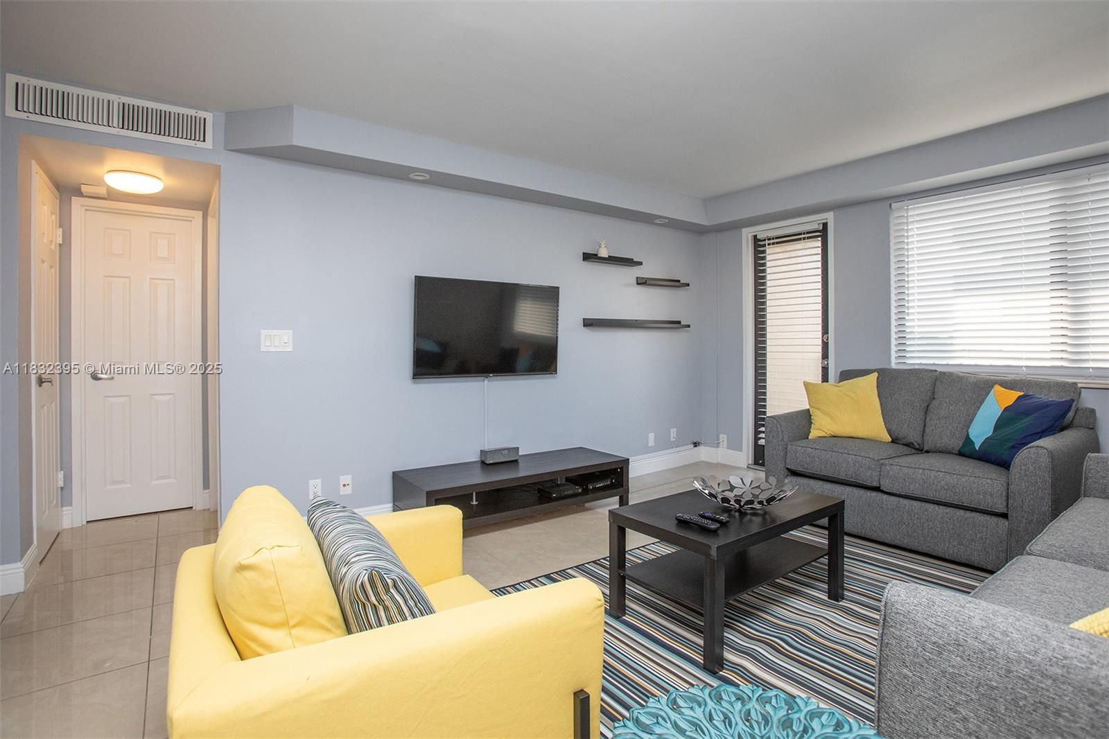 301 Golden Isles Dr #314, Hallandale Beach, Florida image 4