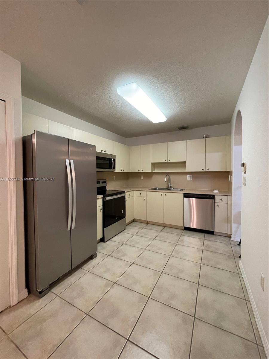11530 NW 48th Ter, Doral, Florida image 6