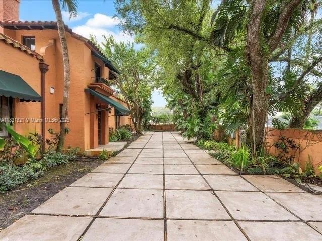 1006 S Greenway Dr, Coral Gables, Florida image 18