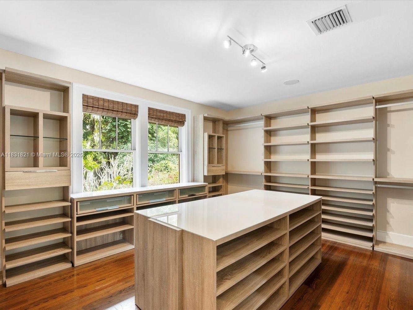 1006 S Greenway Dr, Coral Gables, Florida image 8
