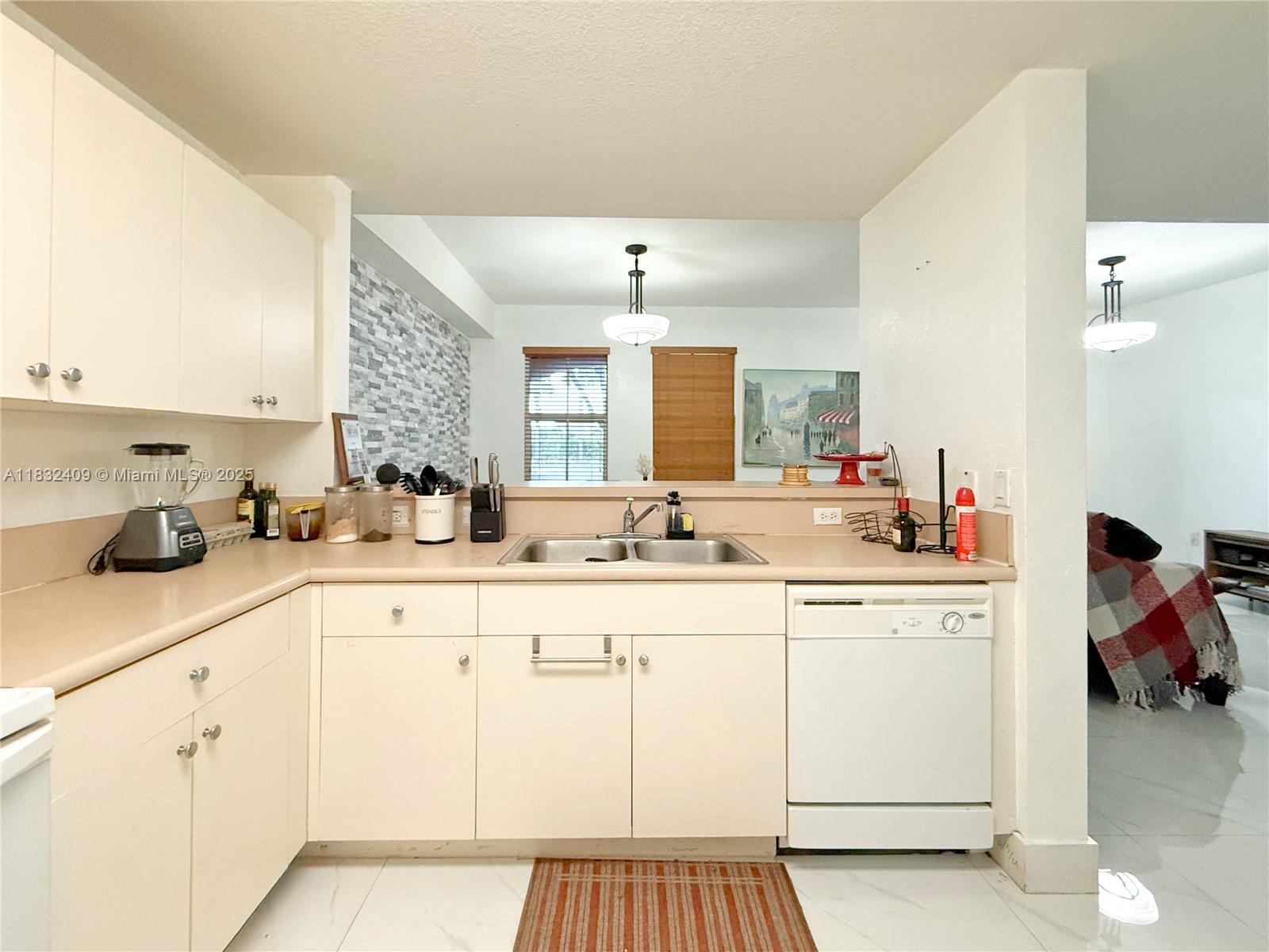 11202 NW 83rd St #112, Doral, Florida image 15