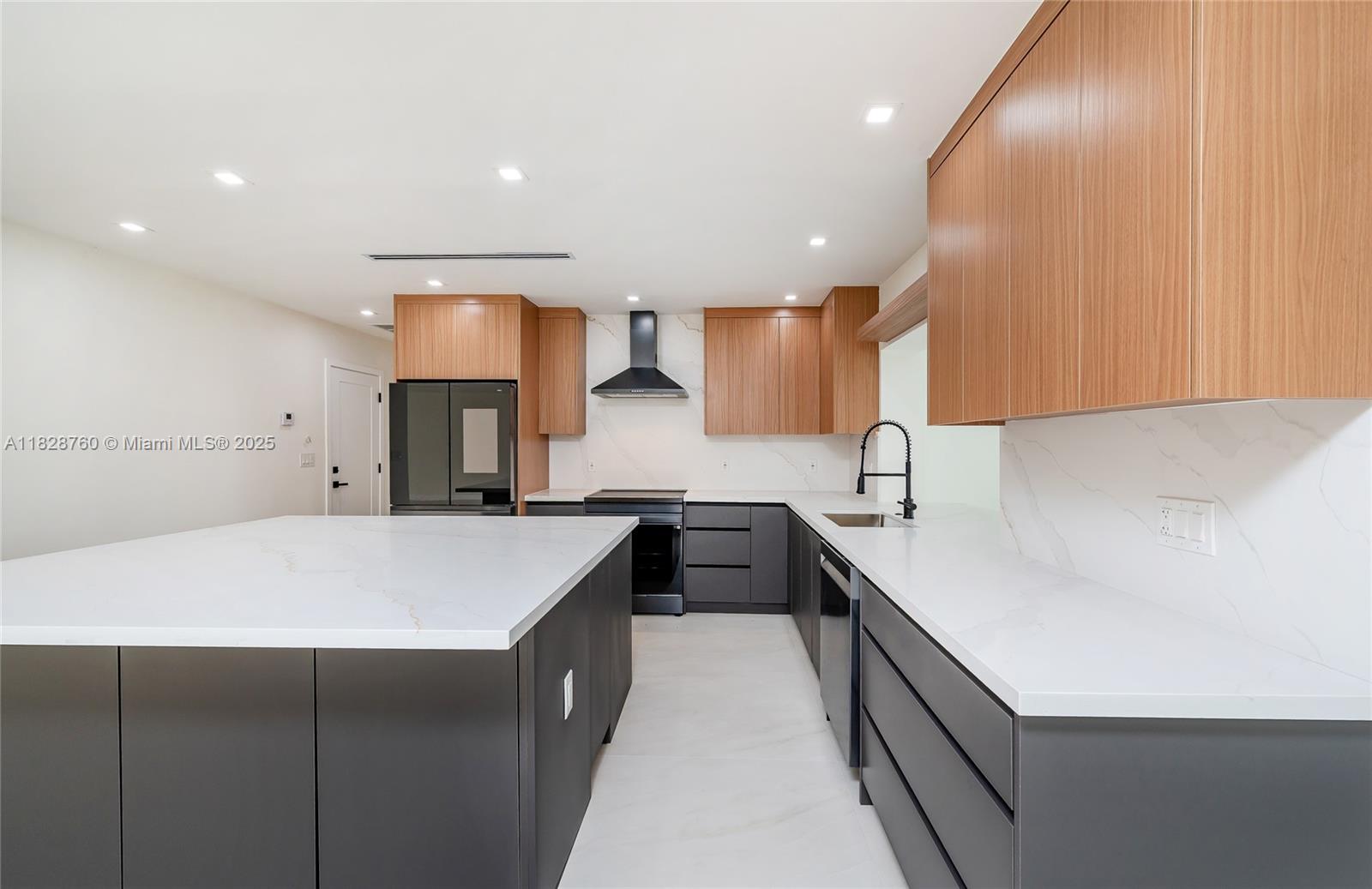 7101 E Troon Cir, Miami Lakes, Florida image 11