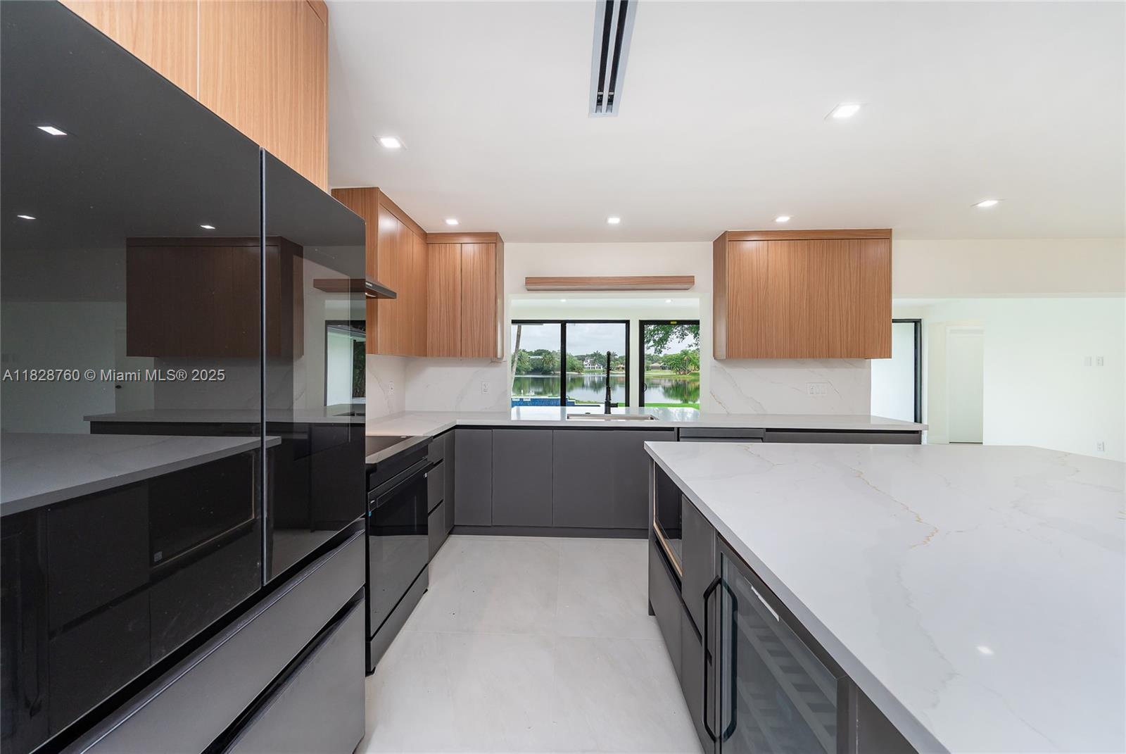 7101 E Troon Cir, Miami Lakes, Florida image 12