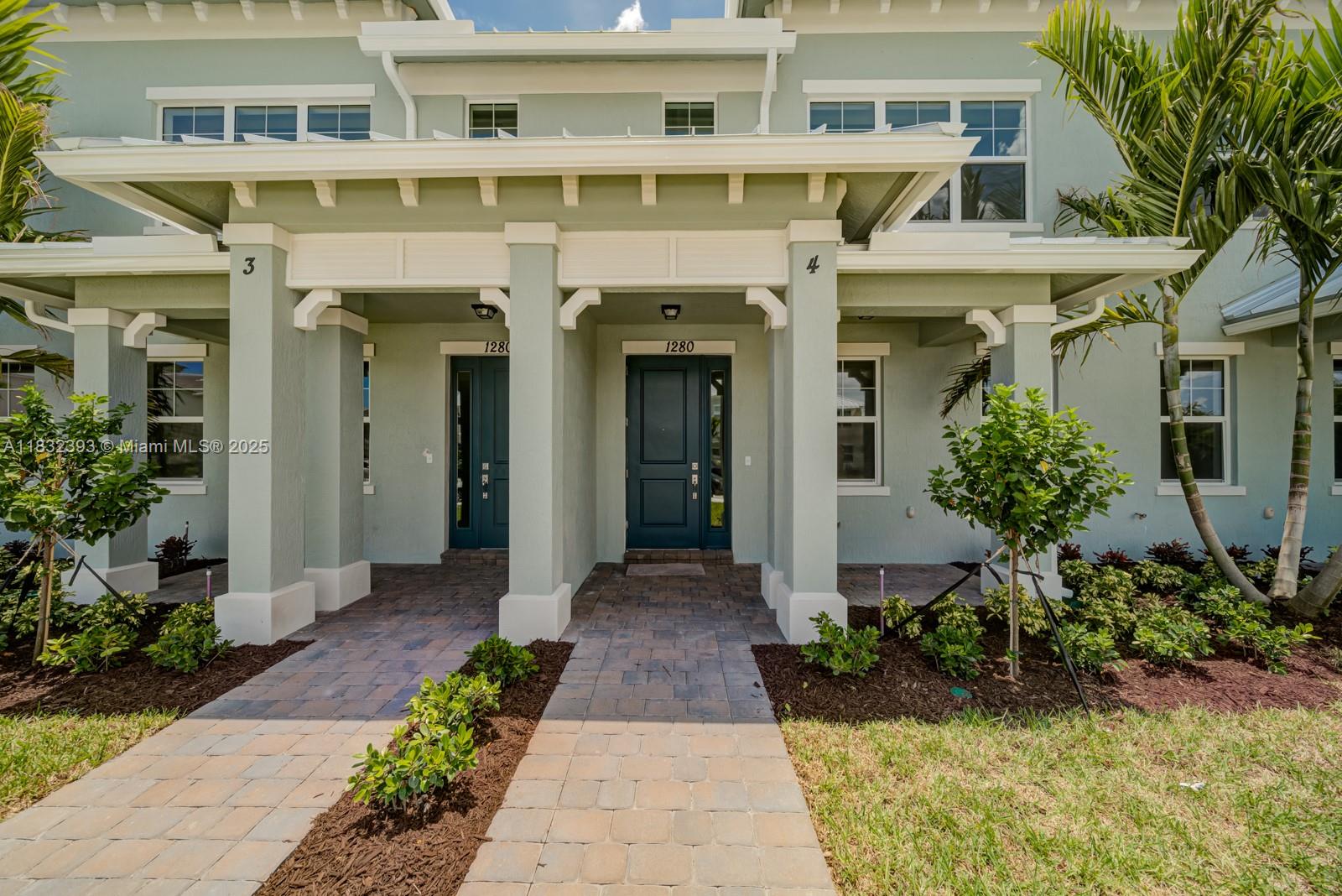 1280 Eucalyptus Dr 4