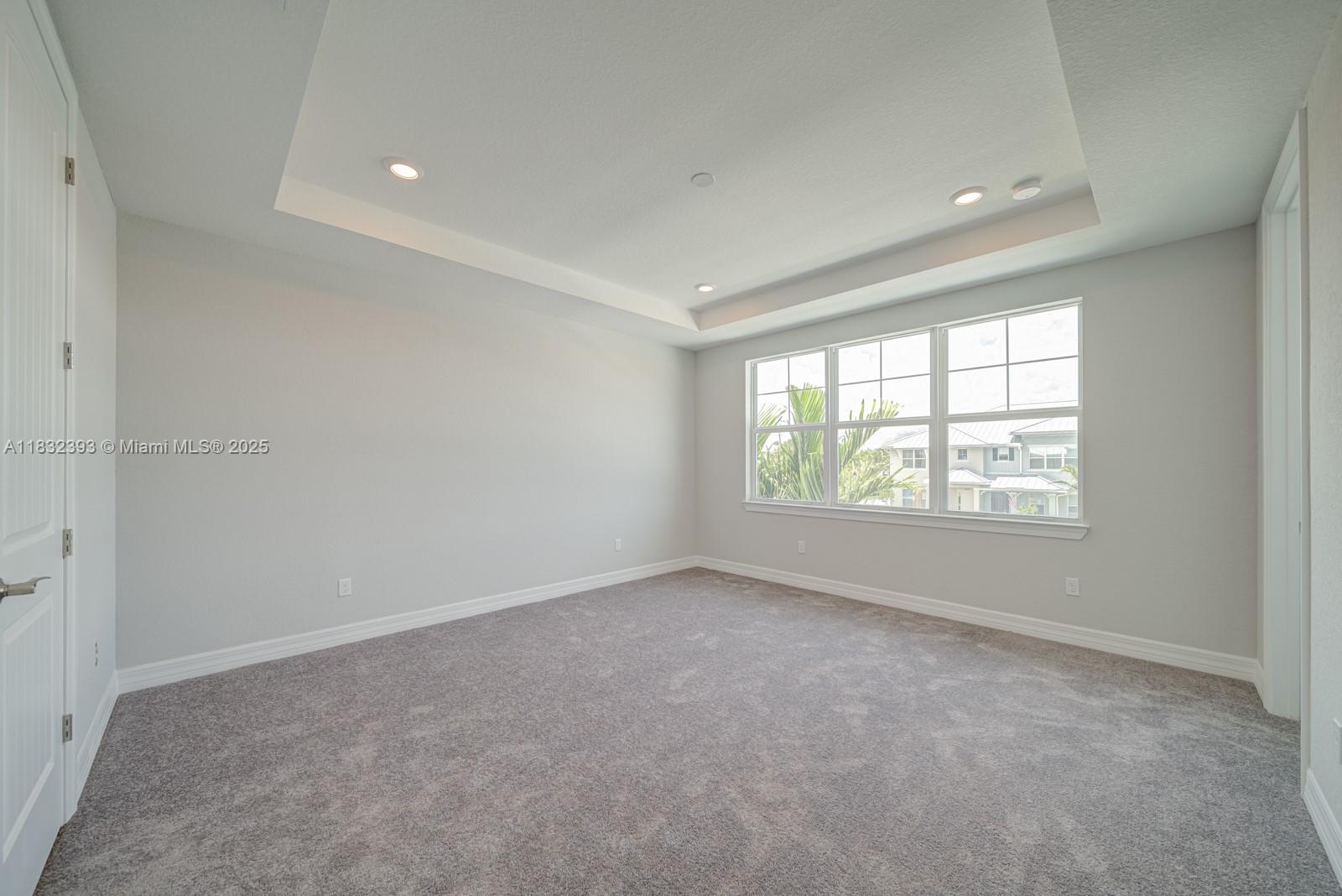 1280 Eucalyptus Dr 4
