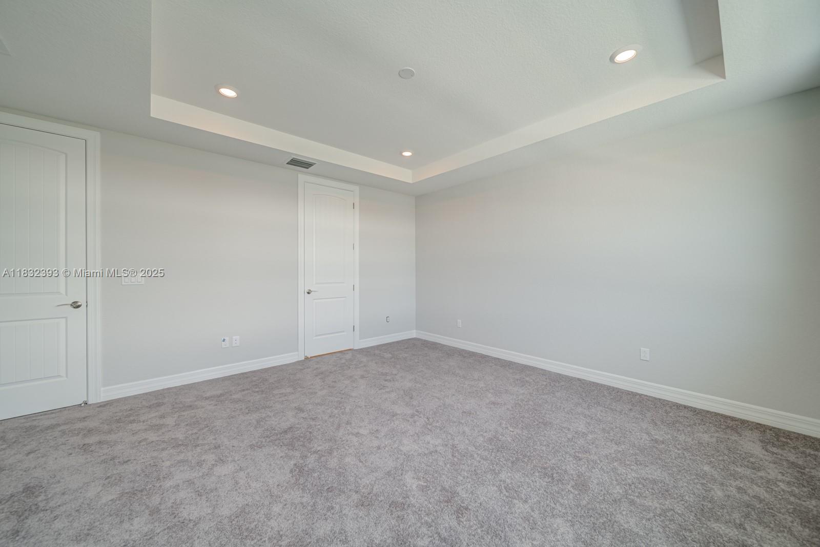 1280 Eucalyptus Dr 4