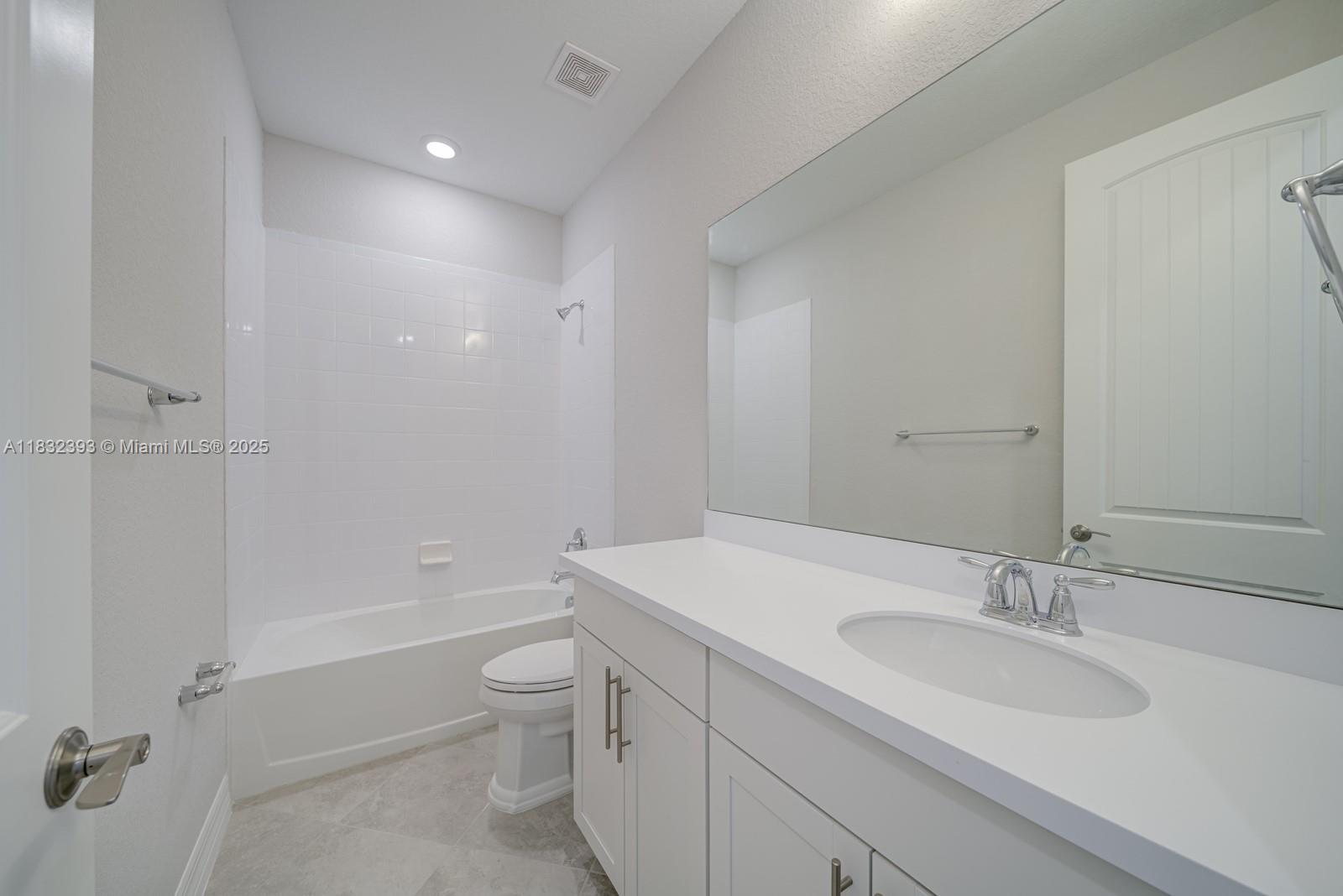 1280 Eucalyptus Dr 4