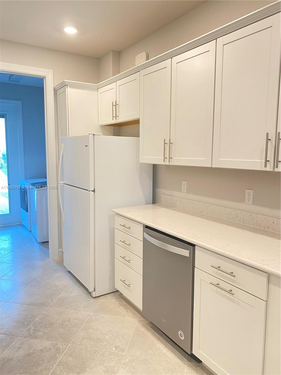 1280 Eucalyptus Dr 4