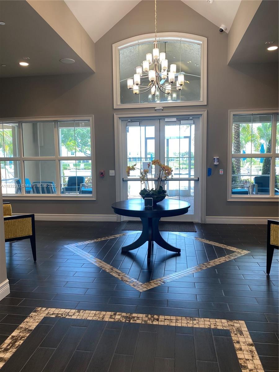 1280 Eucalyptus Dr 4