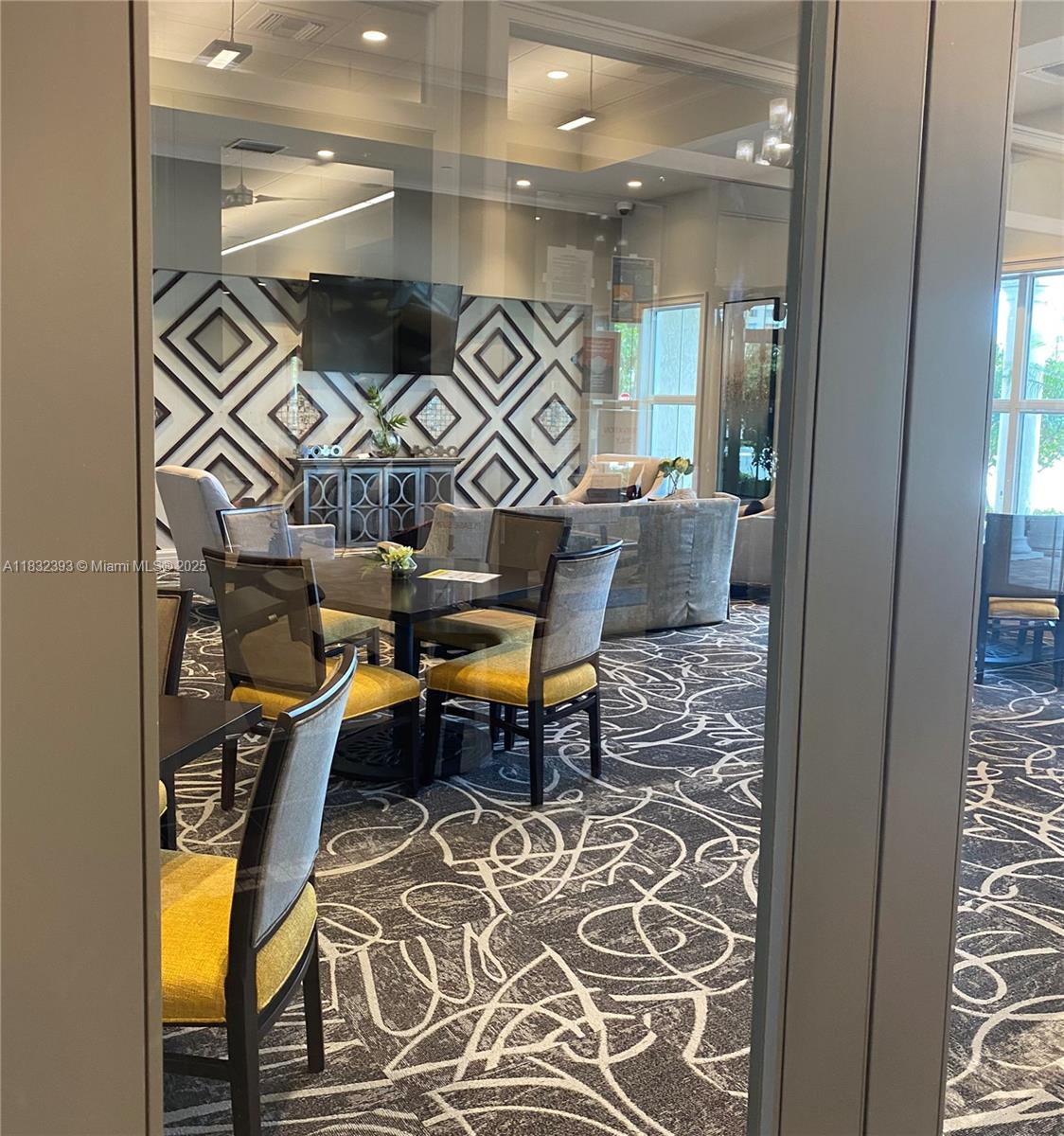 1280 Eucalyptus Dr 4