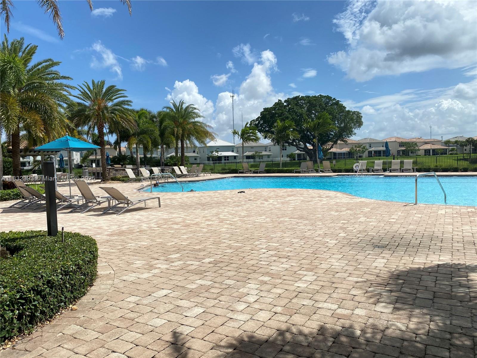 1280 Eucalyptus Dr 4