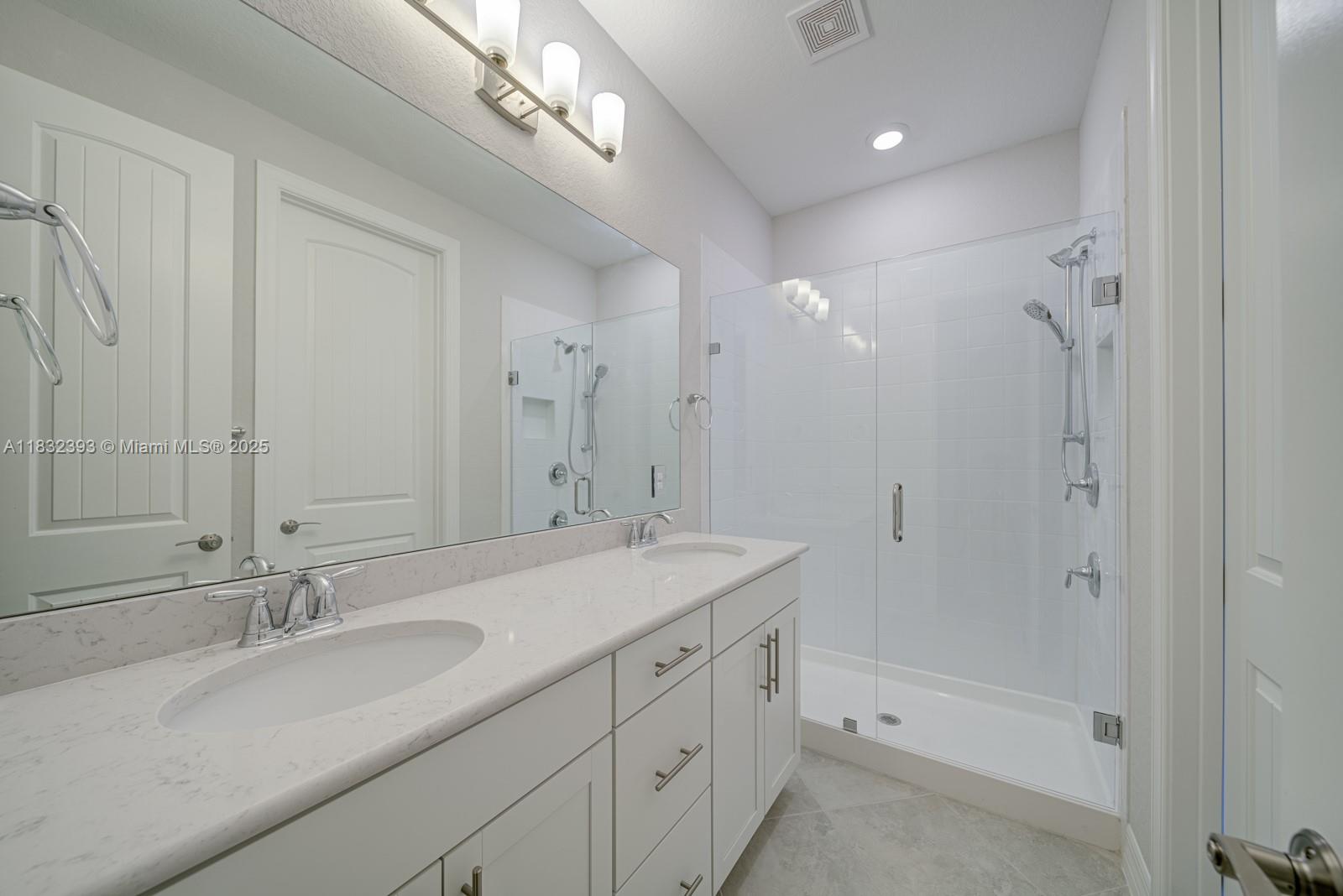 1280 Eucalyptus Dr 4