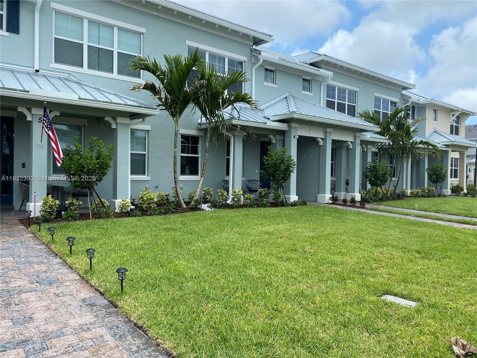 1280 Eucalyptus Dr 4