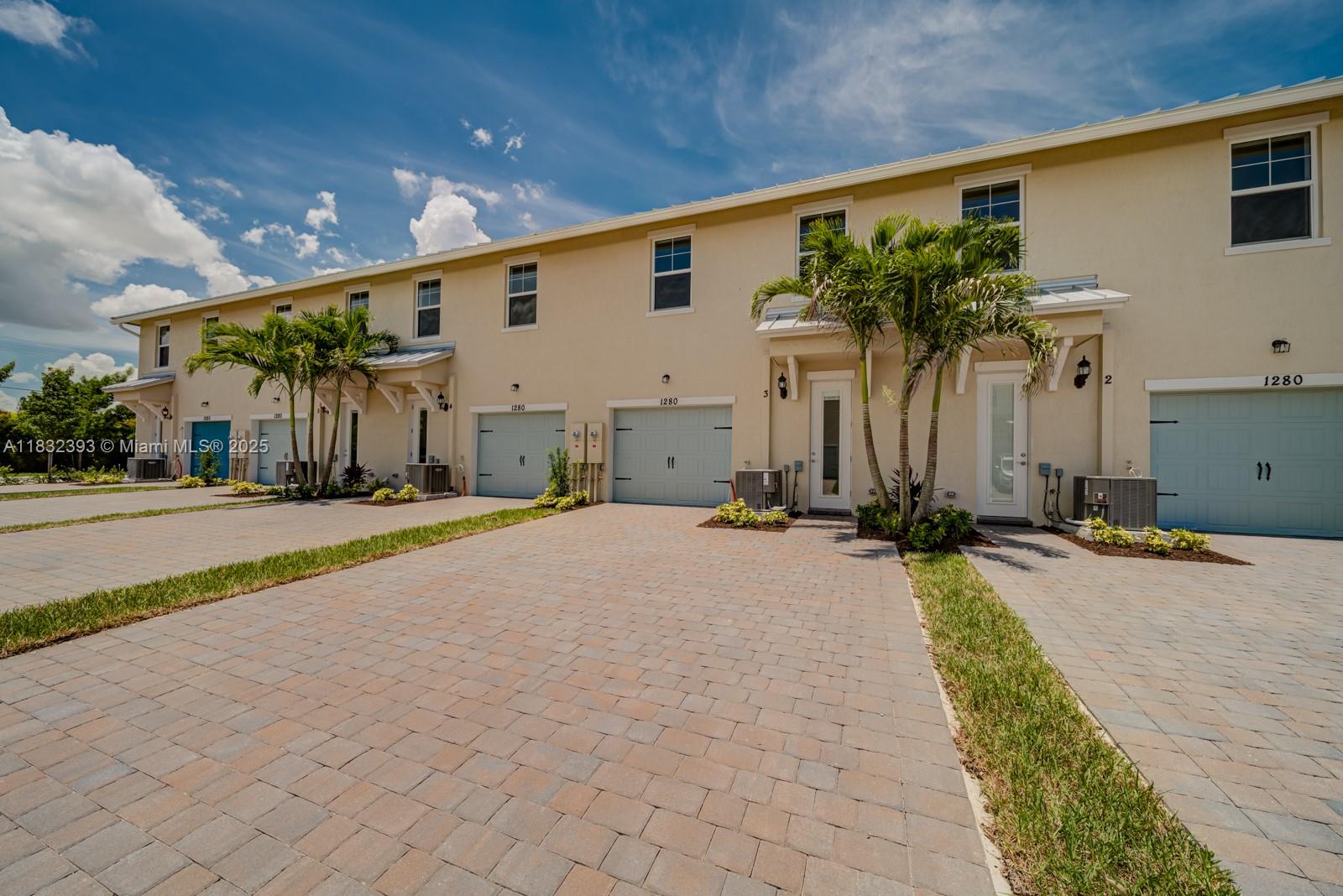 1280 Eucalyptus Dr 4