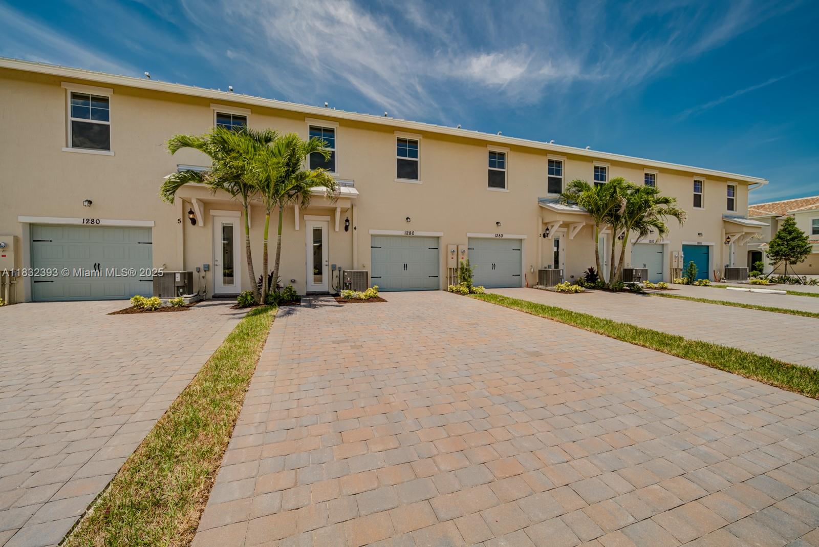 1280 Eucalyptus Dr 4