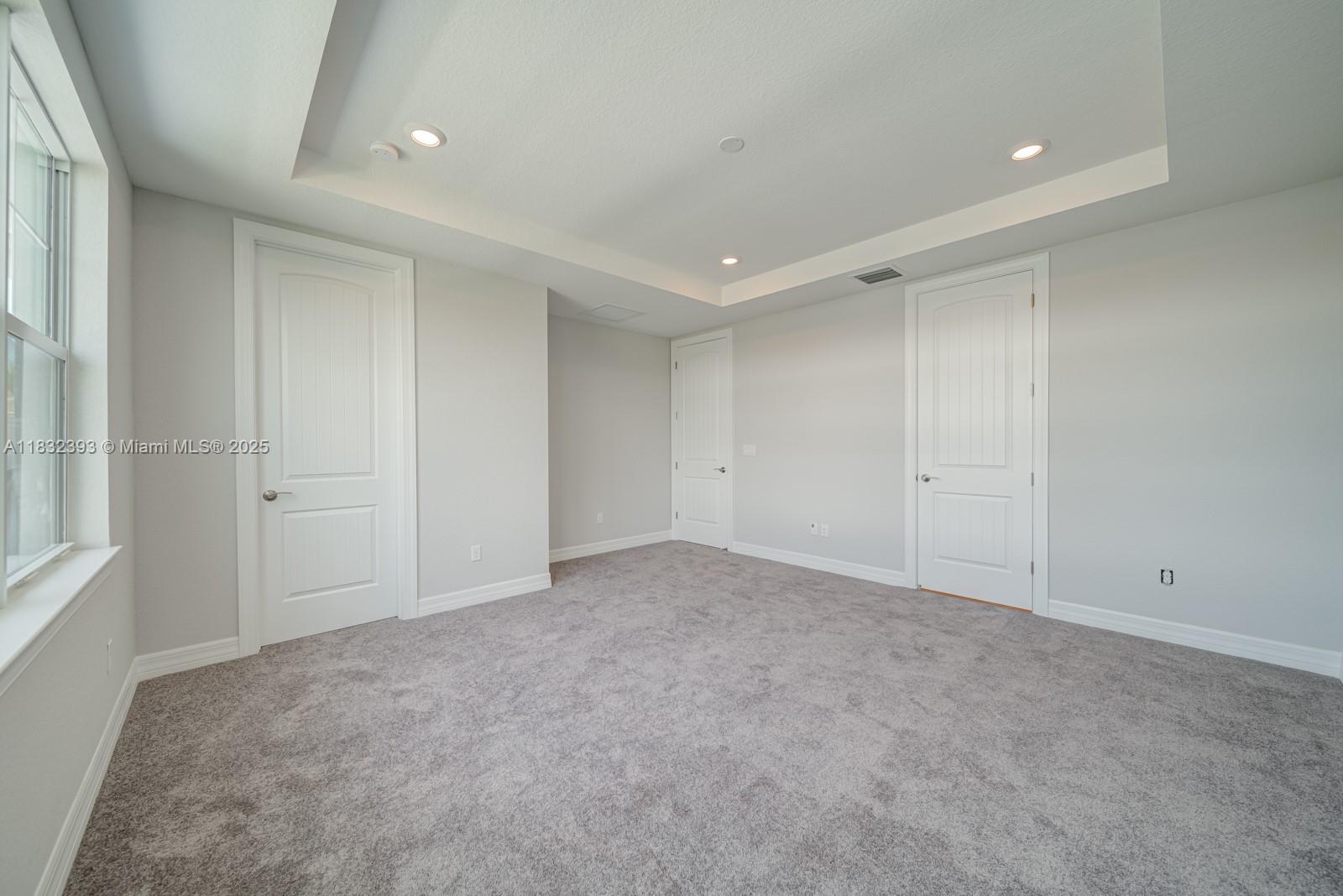 1280 Eucalyptus Dr 4