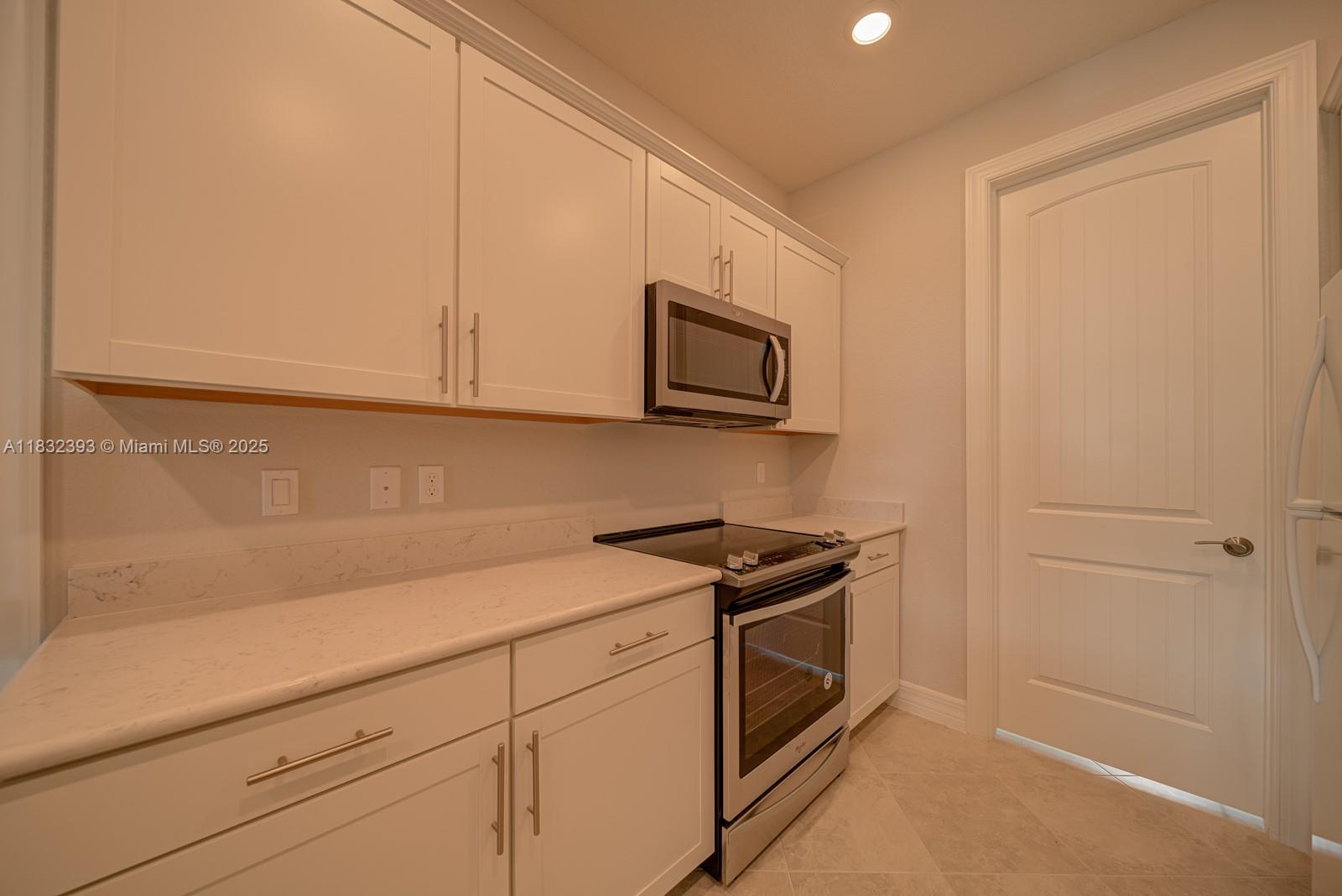 1280 Eucalyptus Dr 4