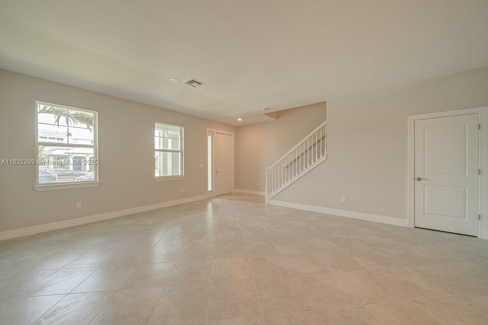 1280 Eucalyptus Dr 4