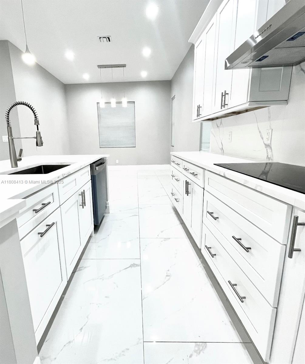 1013 SW Deauville Ave, Port St. Lucie, Florida image 3