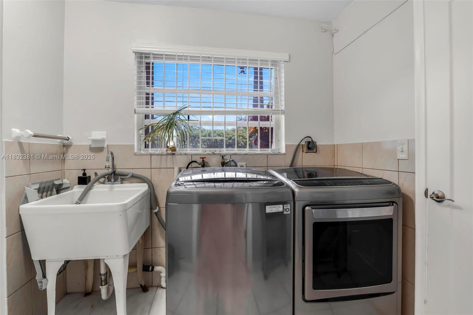 1201 Buchanan St, Hollywood, Florida image 34