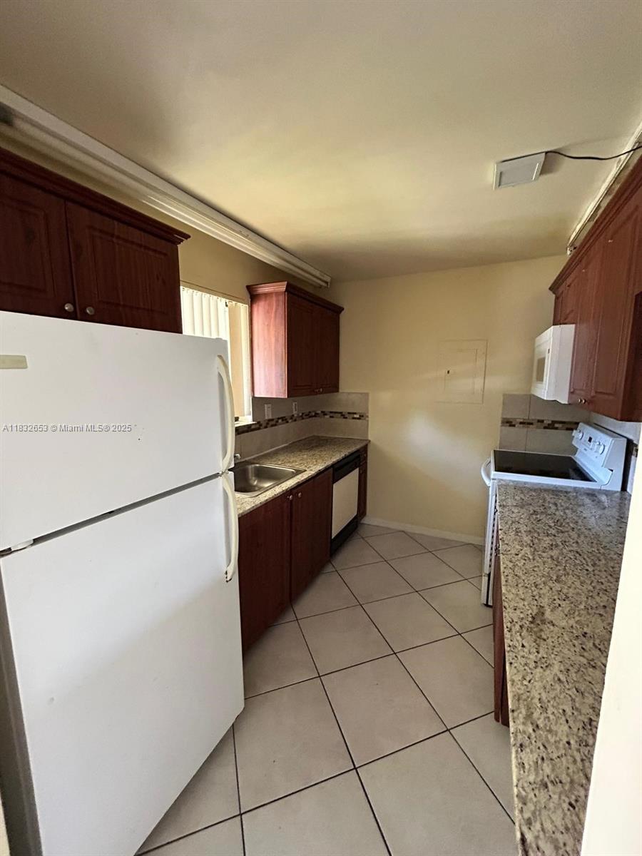 189 Lakeview Dr #103, Weston, Florida image 6