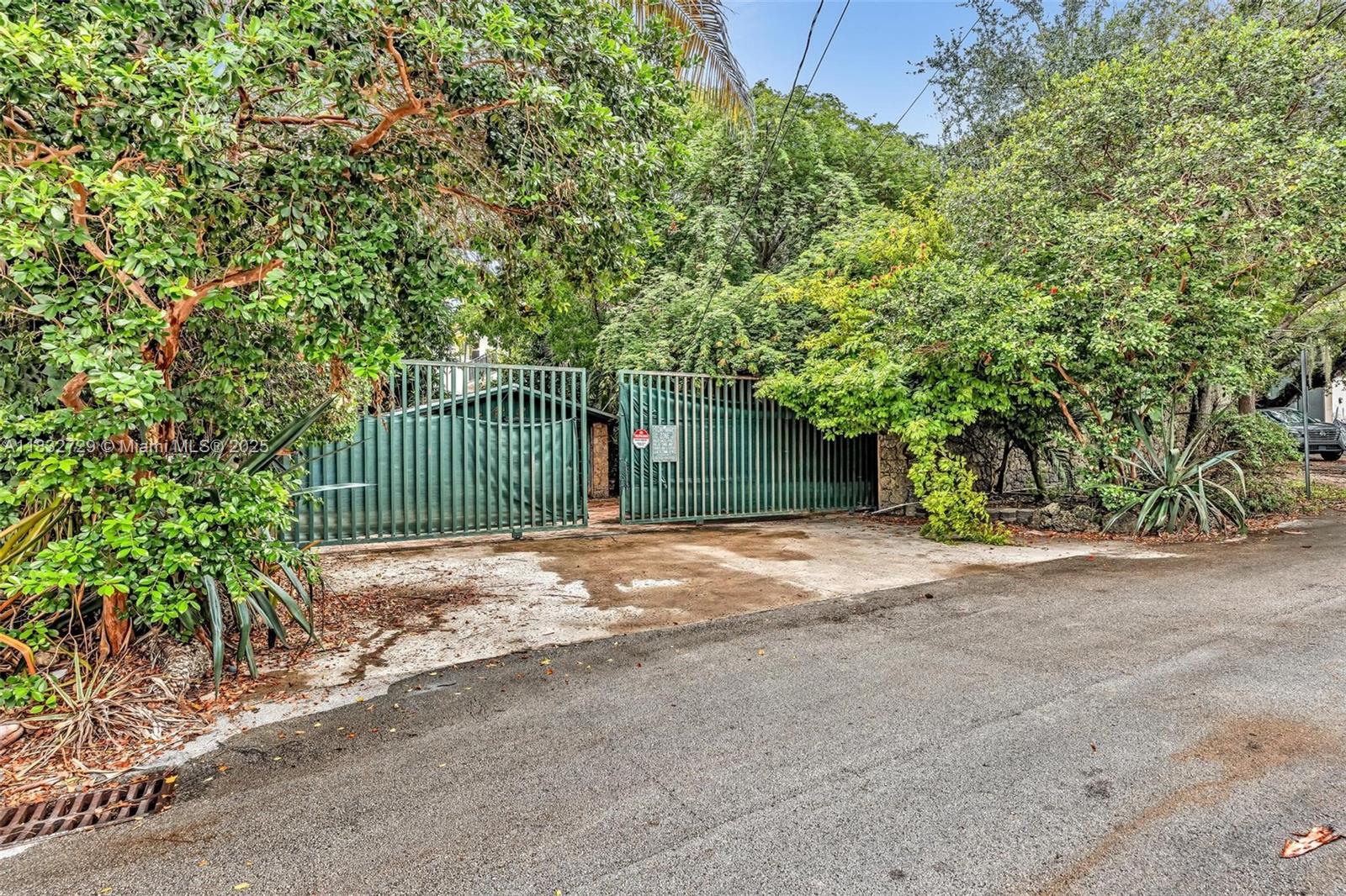 3041 Oak Ave, Miami, Florida image 18