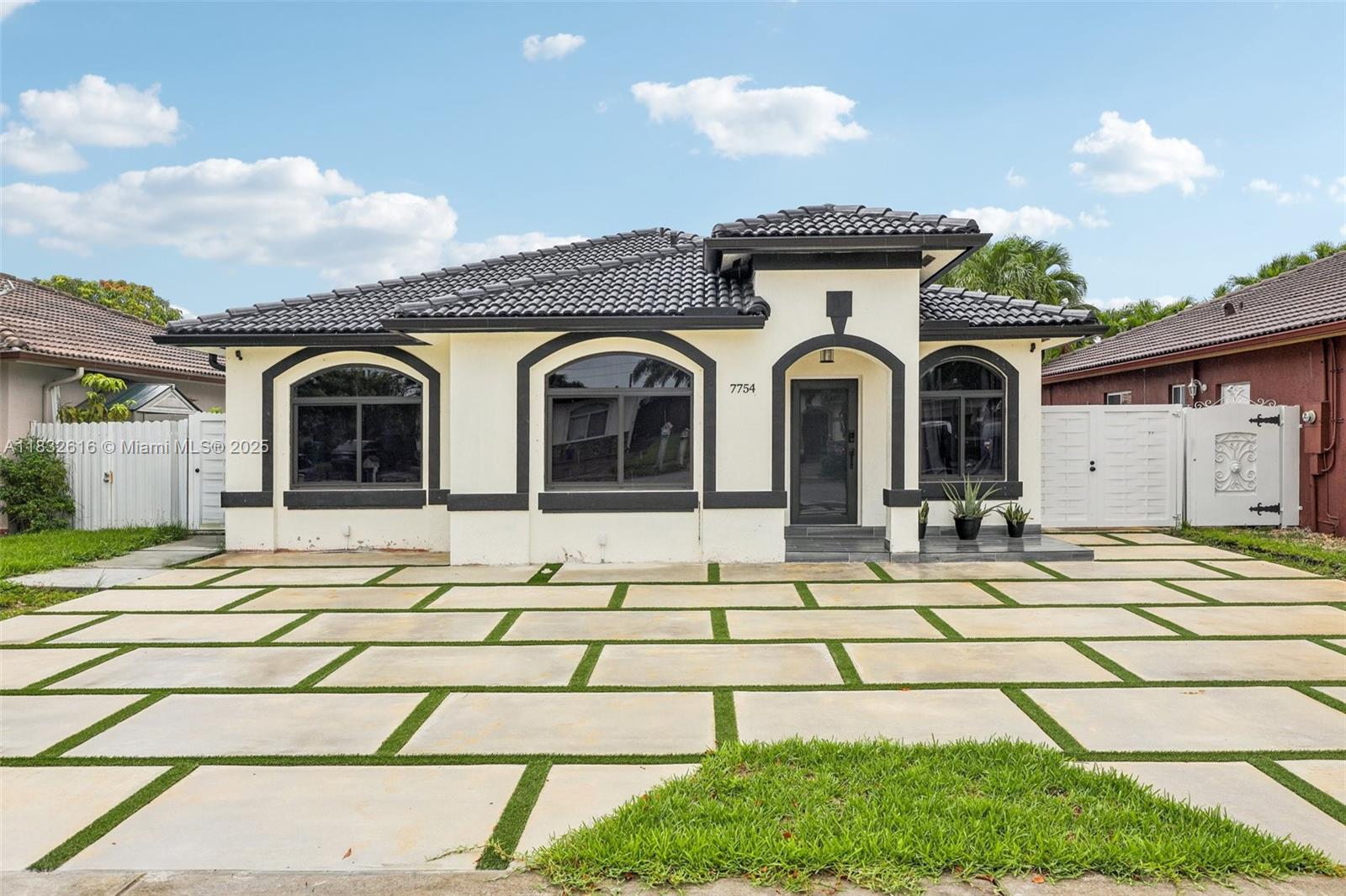 7754 NW 201st Ter, Hialeah, Florida image 1