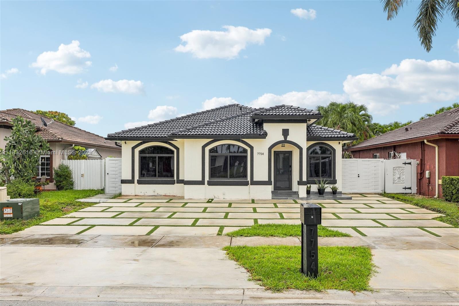 7754 NW 201st Ter, Hialeah, Florida image 2