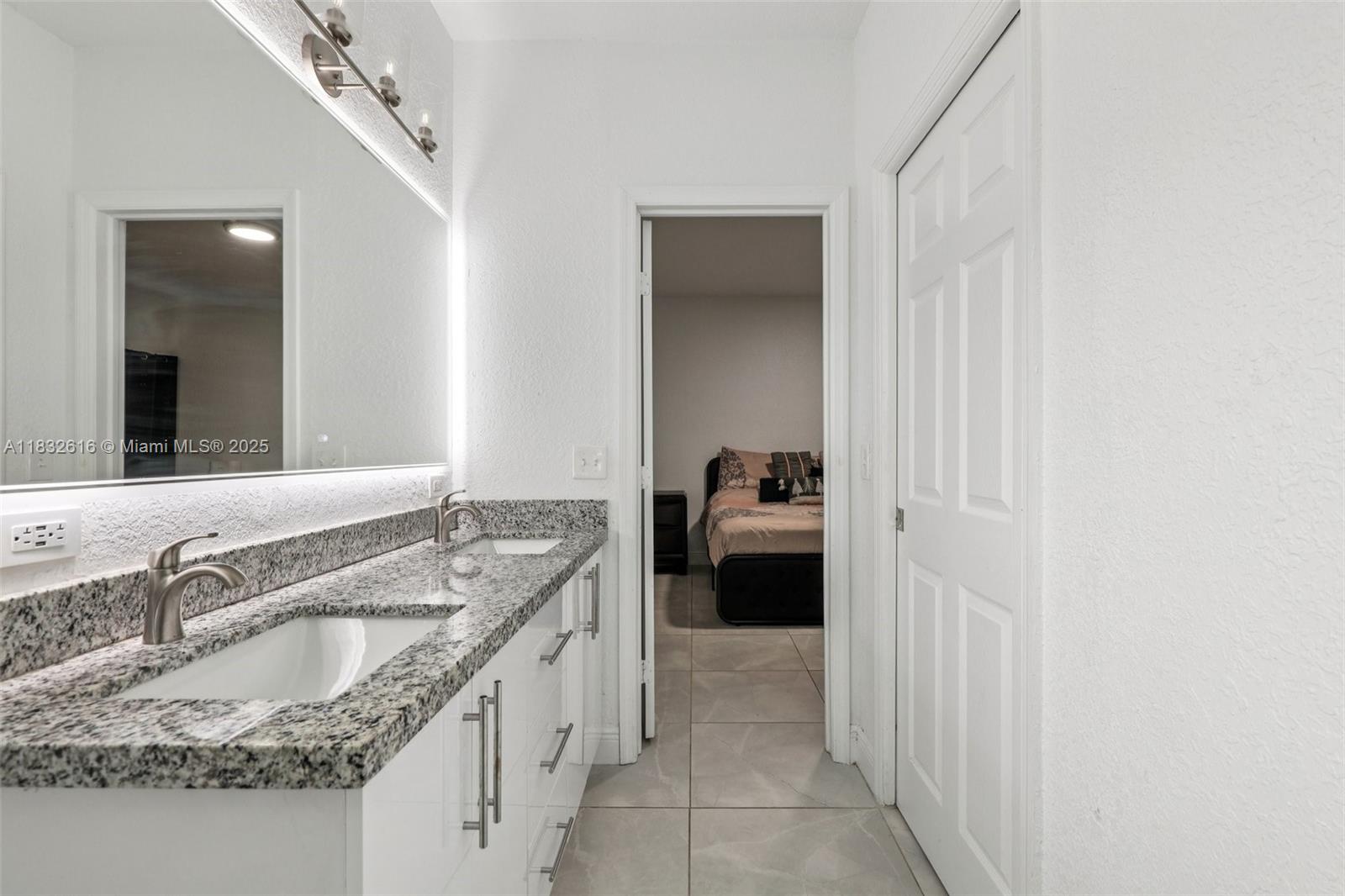 7754 NW 201st Ter, Hialeah, Florida image 25