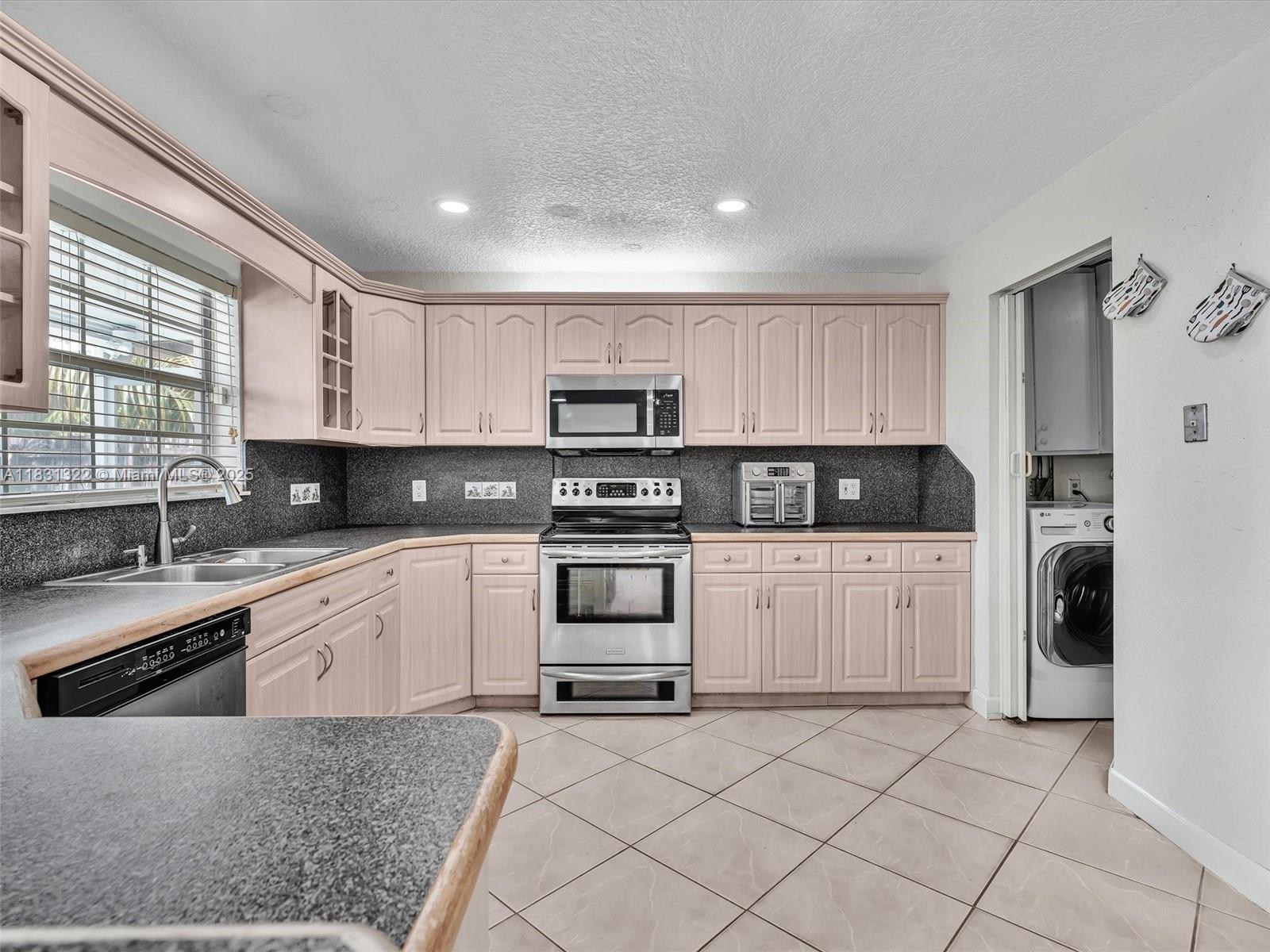 8970 Johnson St, Pembroke Pines, Florida image 32