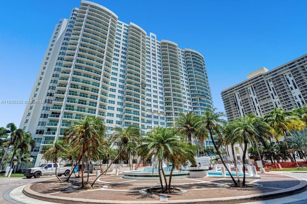 20201 E Country Club Dr #2203, Aventura, Florida image 3