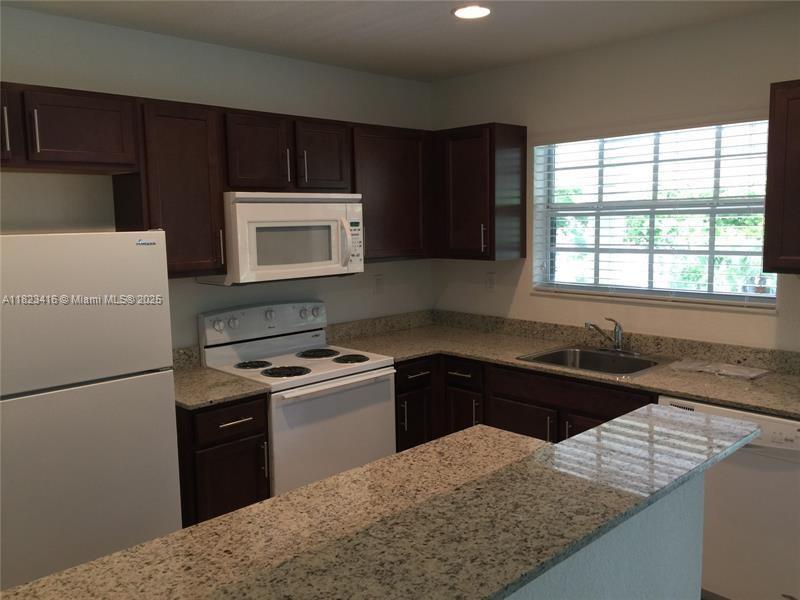 3525 NW 114th Ln, Coral Springs, Florida image 3