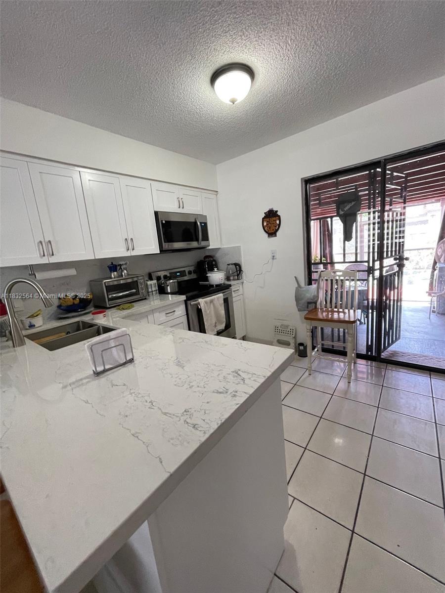 12057 SW 10th St #202, Miami, Florida image 3