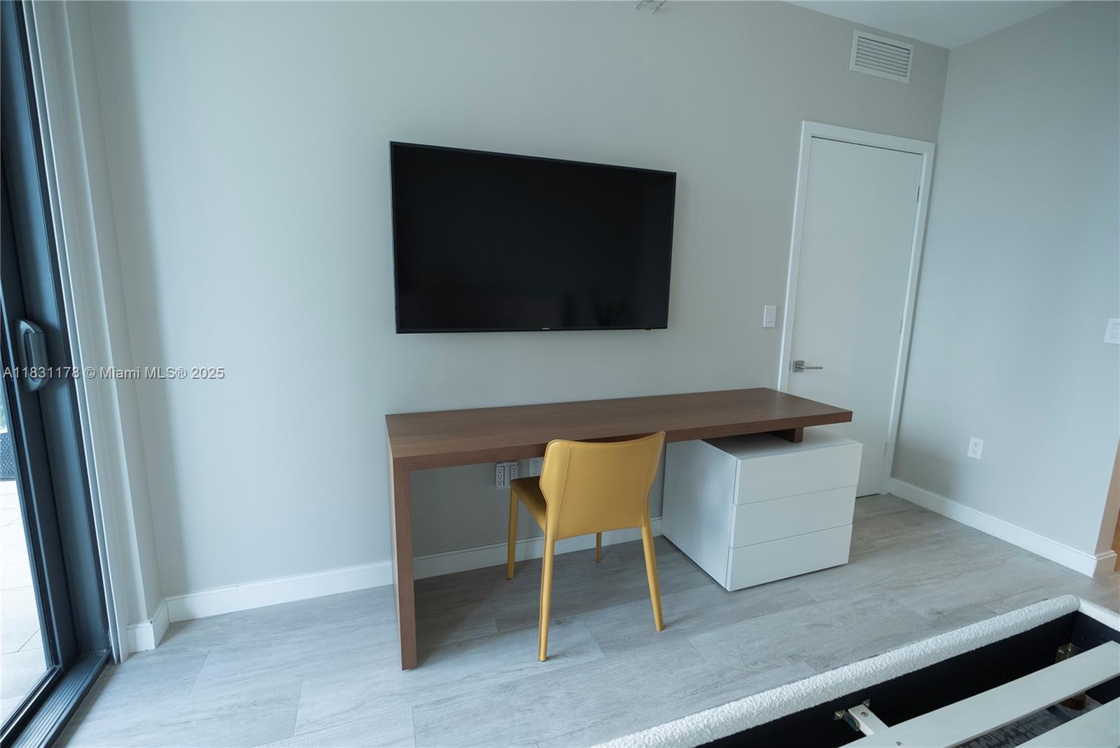 45 SW 9th St #1705, Miami, Florida image 16