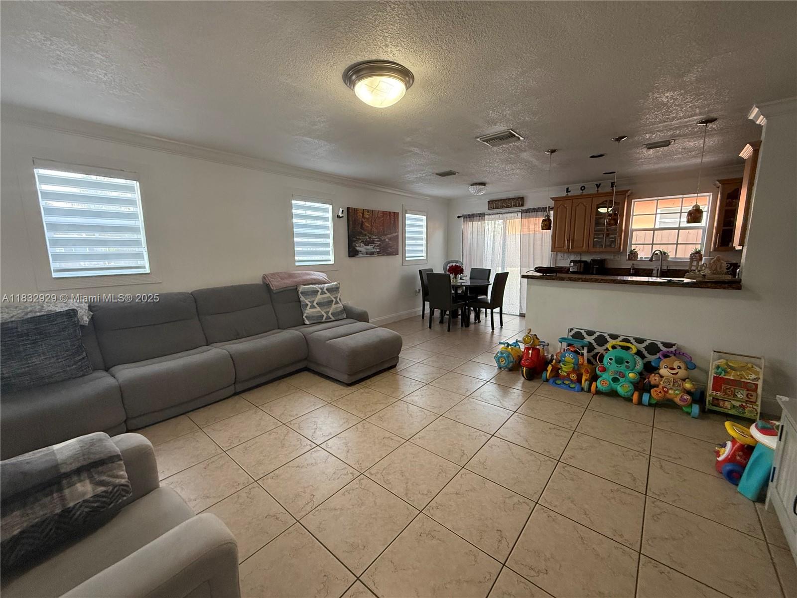 5720 SW 39th St, West Park, Florida image 9
