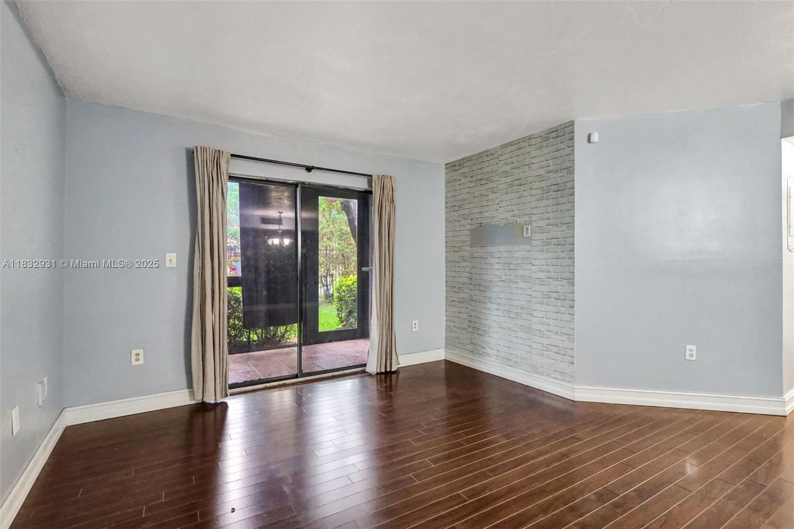 933 NE 199th St #102, Miami, Florida image 7