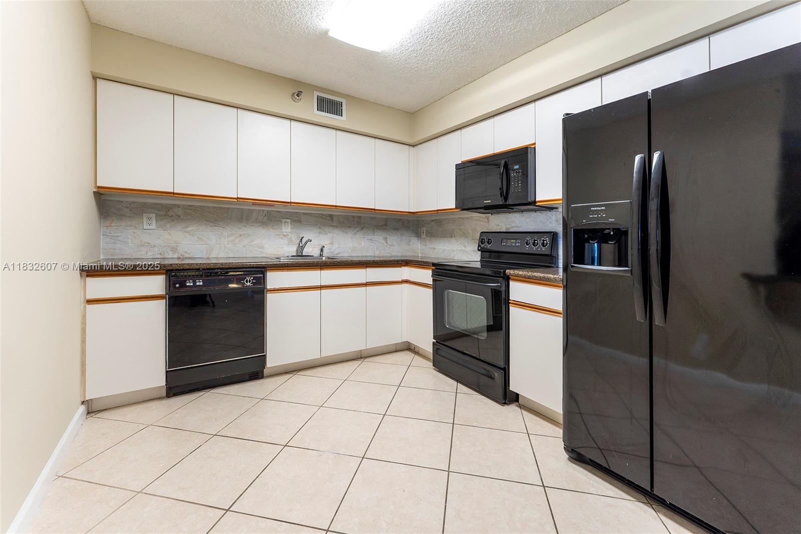 3530 Mystic Pointe Dr #2207, Aventura, Florida image 10