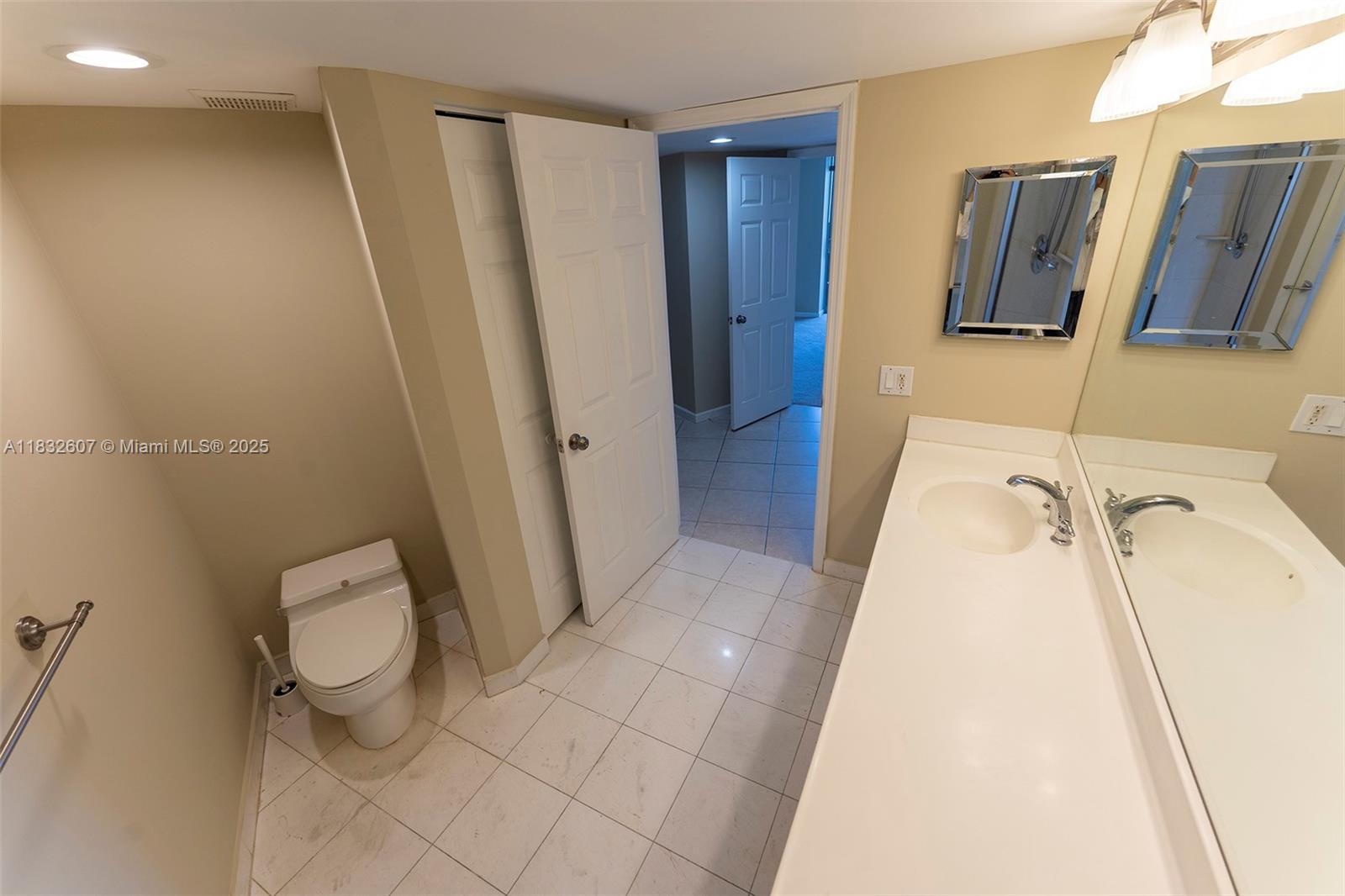 3530 Mystic Pointe Dr #2207, Aventura, Florida image 15
