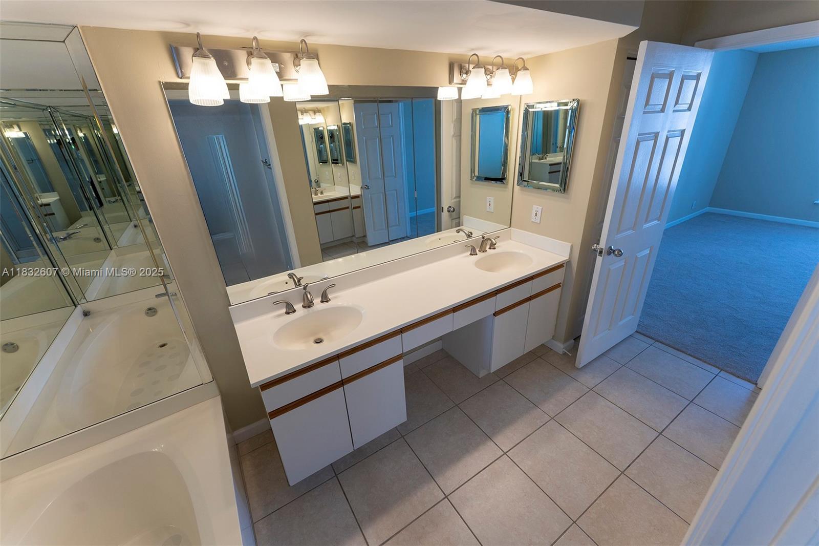 3530 Mystic Pointe Dr #2207, Aventura, Florida image 16
