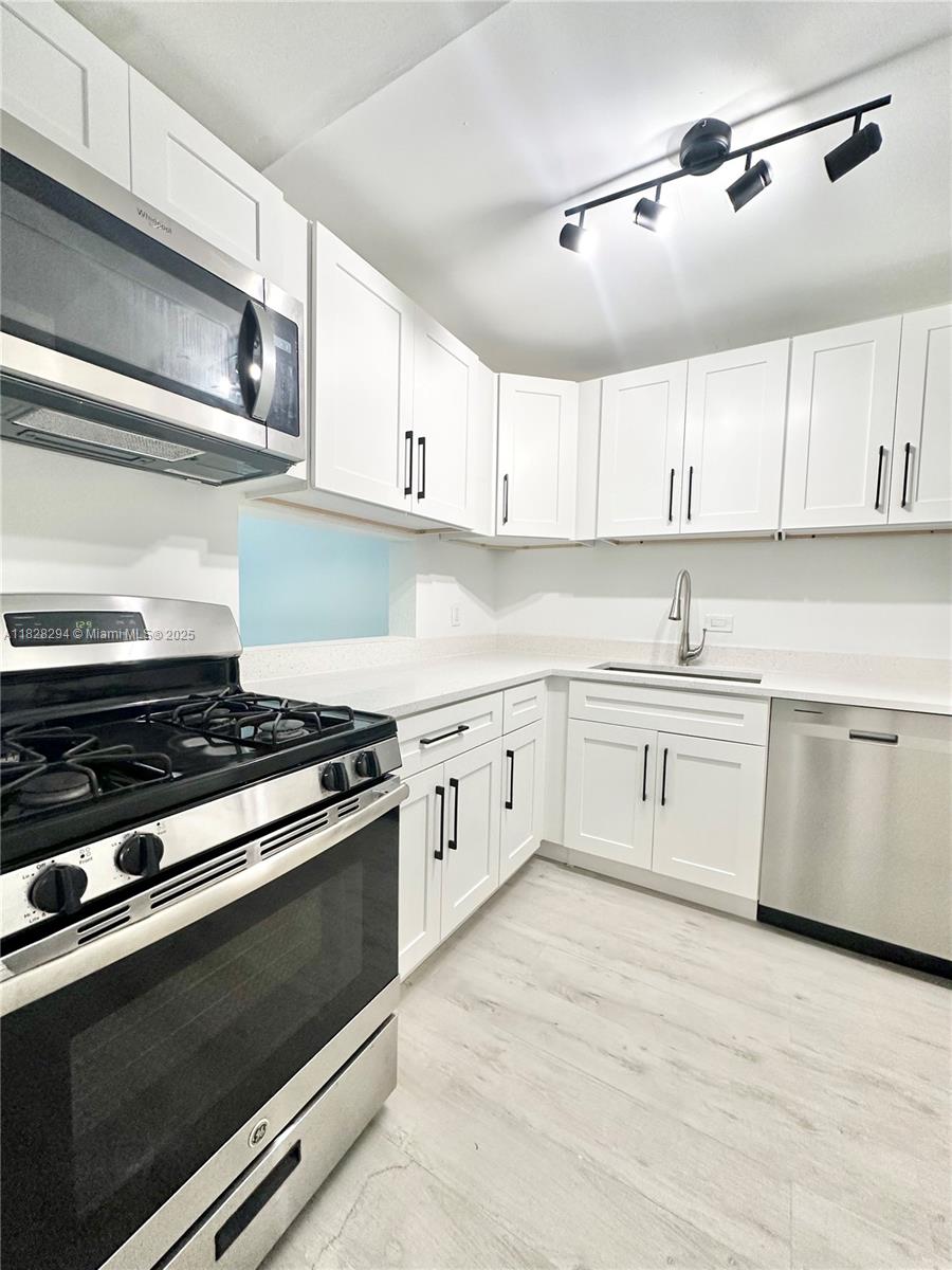 6890 Kendall Dr Unit B204, Pinecrest, Florida 33156