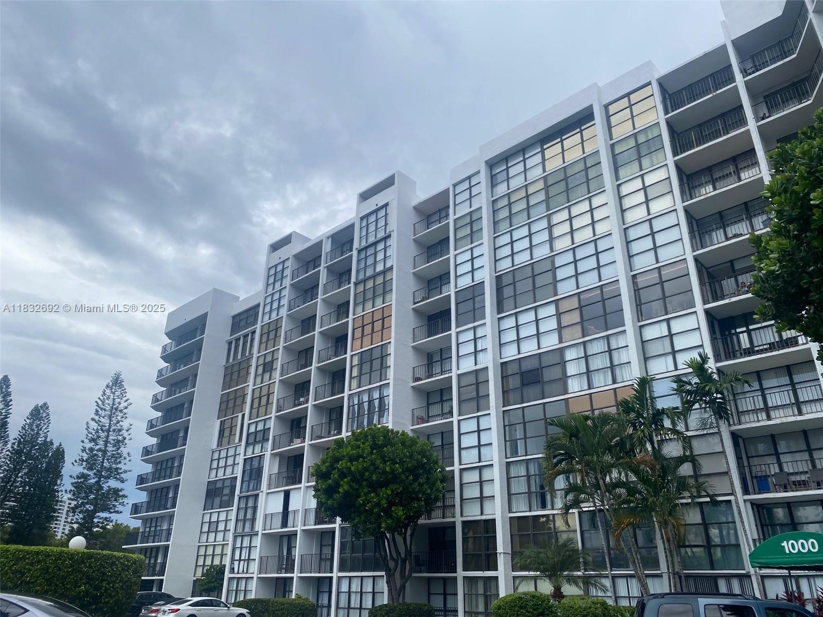 1000 Parkview Dr #427, Hallandale Beach, Florida image 2